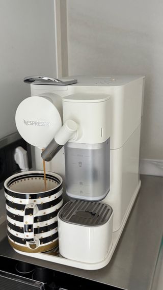 Cafetera Nespresso Lattissima One Blanca nueva