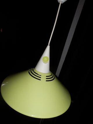Lámpara de techo verde y blanca