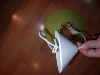 Lámpara de techo verde y blanca