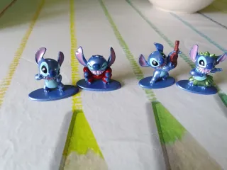Figuras Stitch Metálicas Policromadas