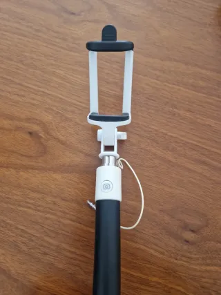 Palo Selfie Negro con Cable Jack 3.5mm