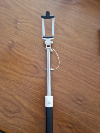 Palo Selfie Negro con Cable Jack 3.5mm