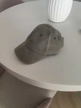 Gorra IZAS Blanca y SILBON verde Oliva