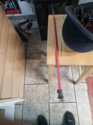 Casco y fusta para jinete infantil