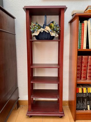 Mueble estantería de madera