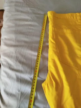 Pantalón loneta H&M amarillo hombre