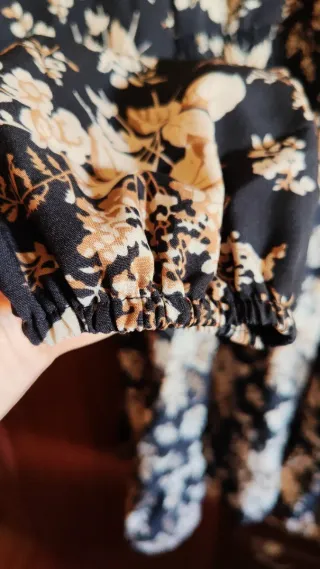 Vestido floral negro y beige