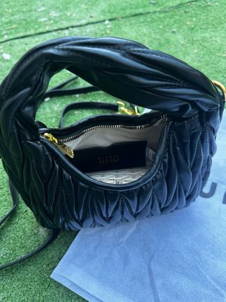 Bolso Miu Miu negro semi nuevo