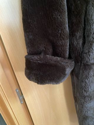 Abrigo pelo sintético marrón