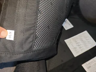 Conjunto equitación: chaleco, casco y fusta