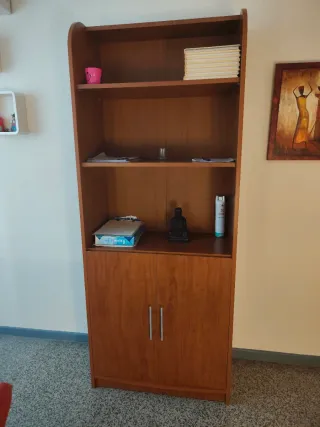 Estantería y escritorio madera en perfecto estado.