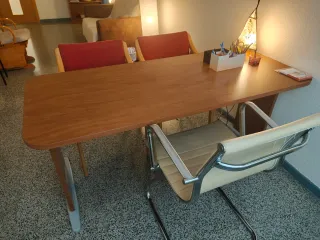 Estantería y escritorio madera en perfecto estado.