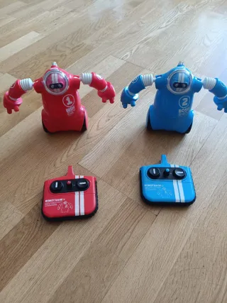 2 Robots de Juguete con Mandos