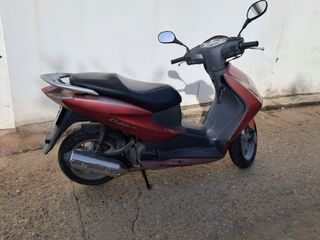 Honda Dylan 125 Roja Scooter Automática