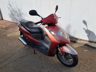Honda Dylan 125 Roja Scooter Automática