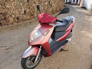 Honda Dylan 125 Roja Scooter Automática