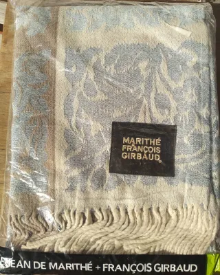 Manta de sofá azul y blanco