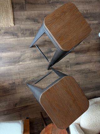 Taburetes de barra metálicos y madera