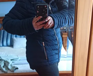 Cazadora acolchada azul mujer