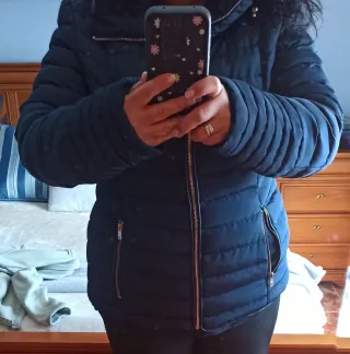 Cazadora acolchada azul mujer