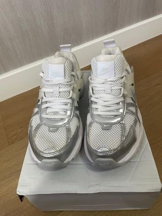 Zapatillas Nike Mujer P-6000 Plata y Blanco