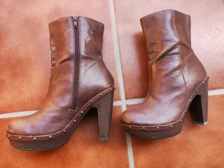 Botas marrones con plataforma para mujer