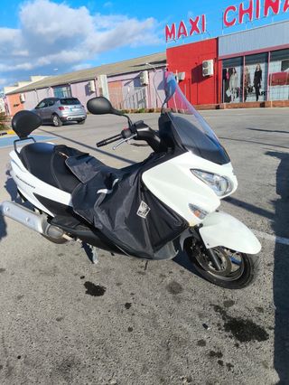 Suzuki Burgman 125cc Blanca Automática