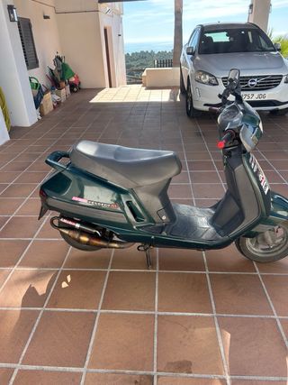 Peugeot SV50 Scooter Verde
