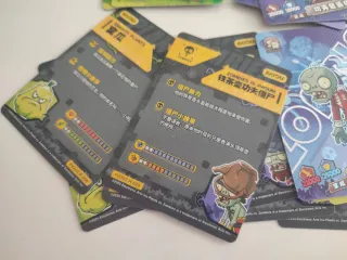 Colección de 50 Cartas Plants vs Zombies.