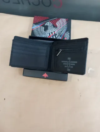 Cartera con diseño de robot y águila