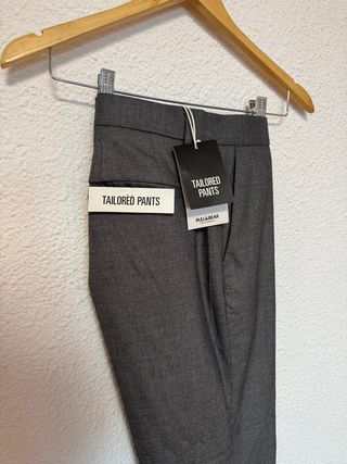 Pantalón tailoring gris Pull&Bear Talla 42