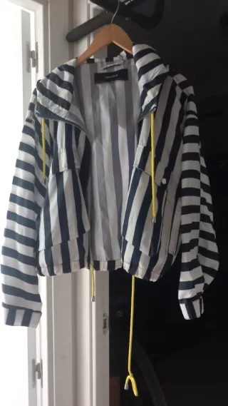 Chubasquero Zara Rayas Talla M