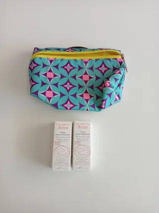 Neceser Clinique + 2 muestras crema Avène