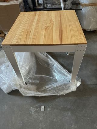 Mesa cuadrada madera y metal