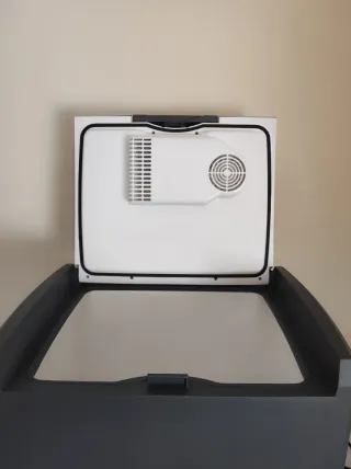 Nevera AEG enchufable coche/casa