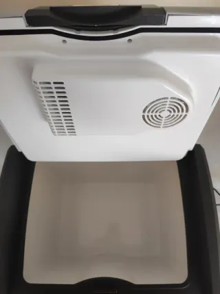 Nevera portátil AEG para usar en casa,y en coche