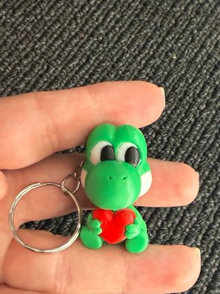 Porta-chaves Yoshi com Coração Vermelho