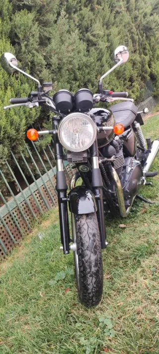 Triumph Bonneville Negra