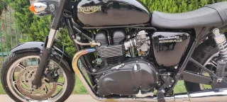 Triumph Bonneville Negra