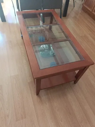 Mesa de centro de madera y cristal