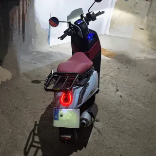 Moto Scooter 125cc Blanca y Roja