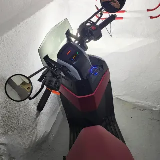 Moto Scooter 125cc Blanca y Roja