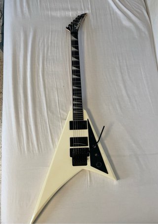 Jackson JS32 Rhoads AH Ivory FR (sin pastillas)