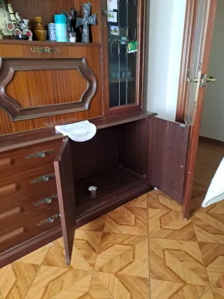 Regalo mueble de salón de madera y cristal