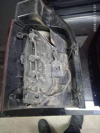 PILOTO TRASERO IZQ VW CARAVELLE T5