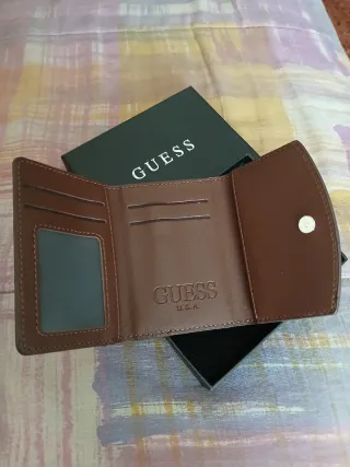 Monedero/tarjetero Guess