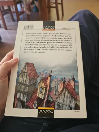 Oliver Twist (Clásicos a medida) (Spanish Edition)