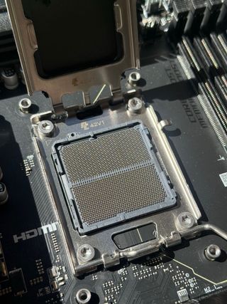 Placa Base MSI MAG B650 TOMAHAWK WIFI