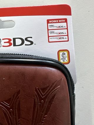 Estuche Oficial Zelda Nintendo 3DS/2DS XL + Llaver