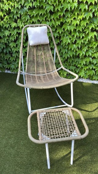 Mecedora de jardín con cojines